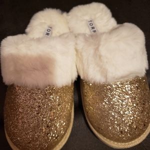 Torrid Gold sparkle slipper w/fur size 8